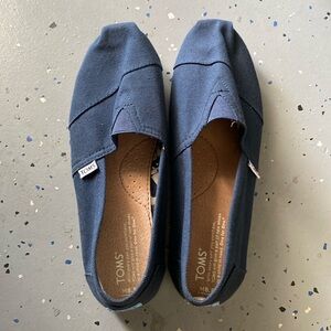 Brand new toms in unisex style